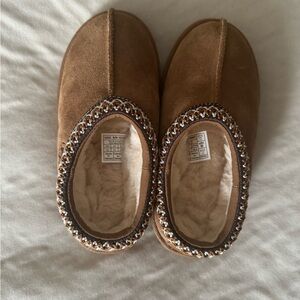 NWOT Ugg Kids Tasman II Slippers